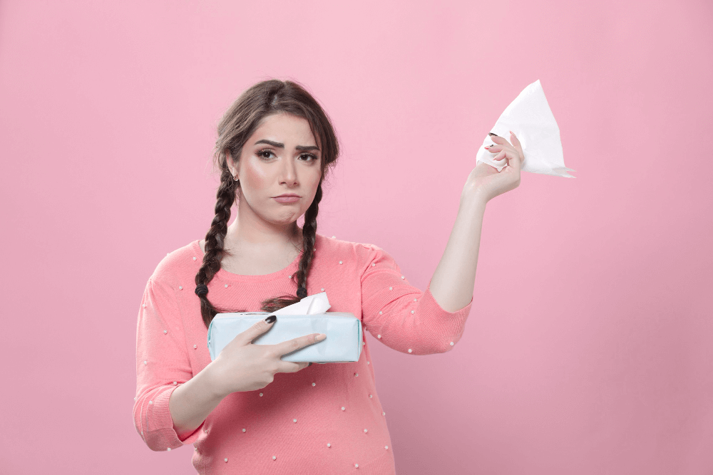 Женщина с салфетками